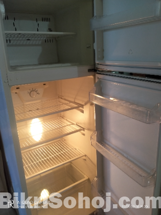 Refrigerator freez